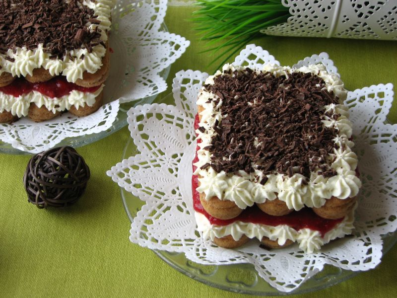 Truskawkowe desery tiramisu Truskawkowe desery tiramisu