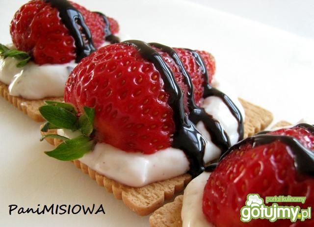 Truskawkowe kanapeczki