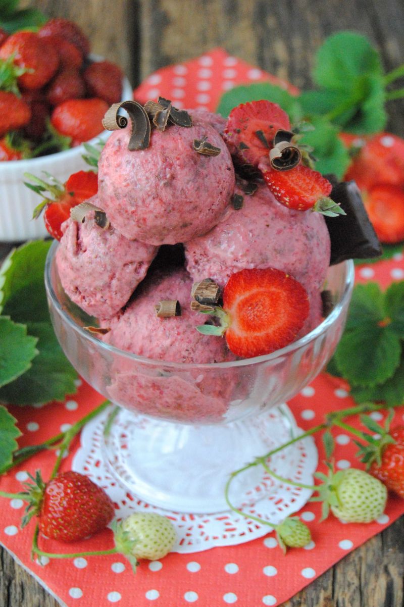 Truskawkowe lody straciatella