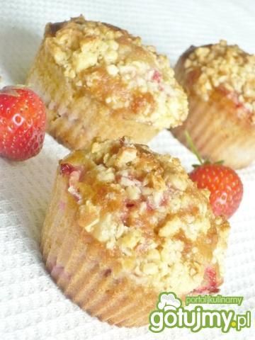 Truskawkowe muffinki z kruszonką
