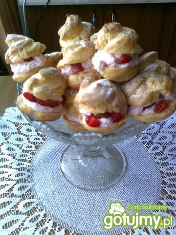 Truskawkowe ptysie Truskawkowe ptysie