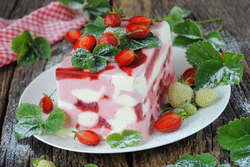 Truskawkowe semifreddo