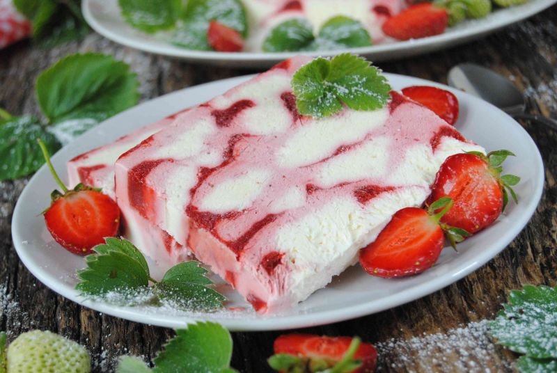 Truskawkowe semifreddo