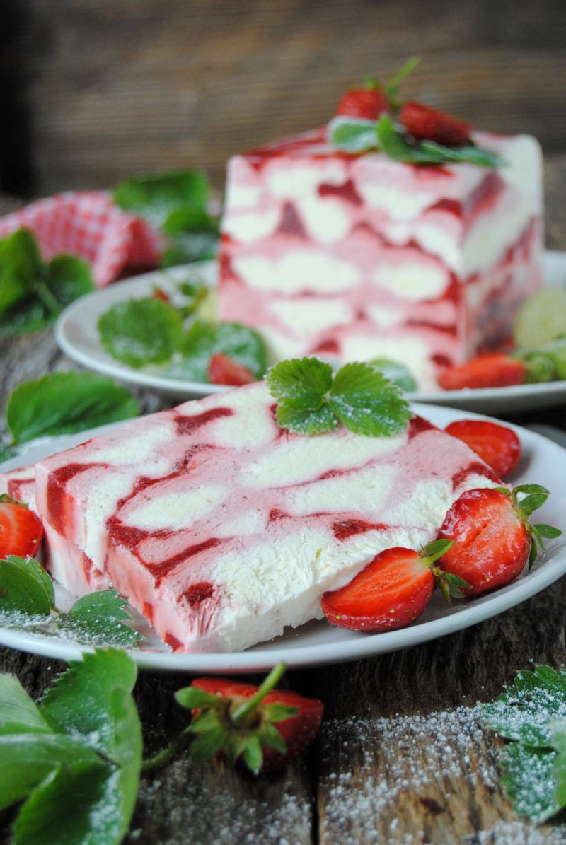 Truskawkowe semifreddo