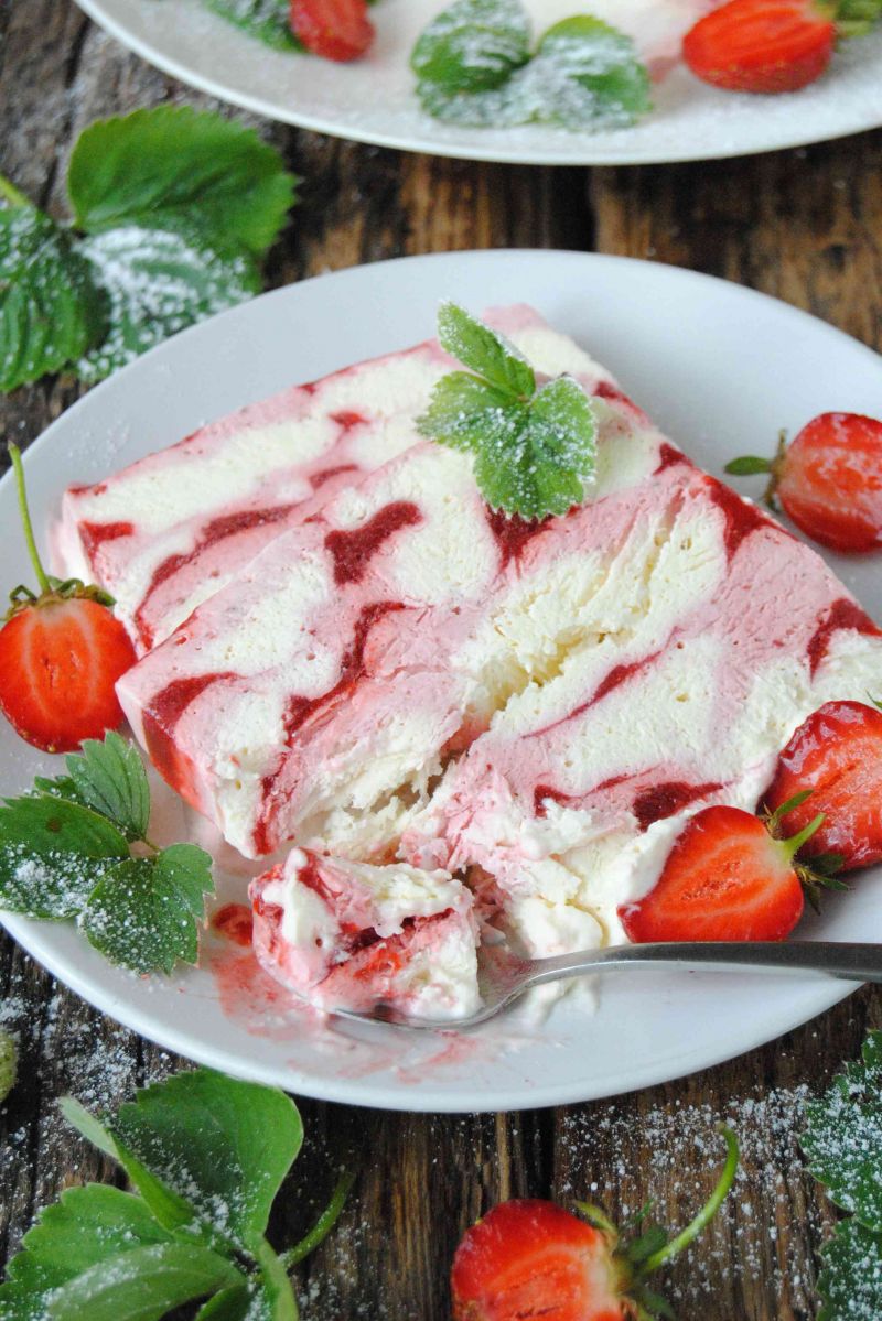 Truskawkowe semifreddo