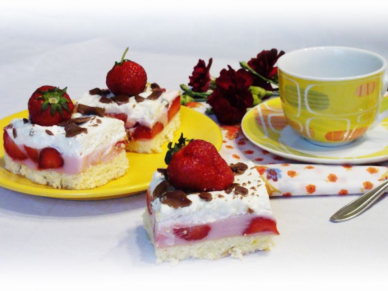 Truskawkowe torciki na kefirze 