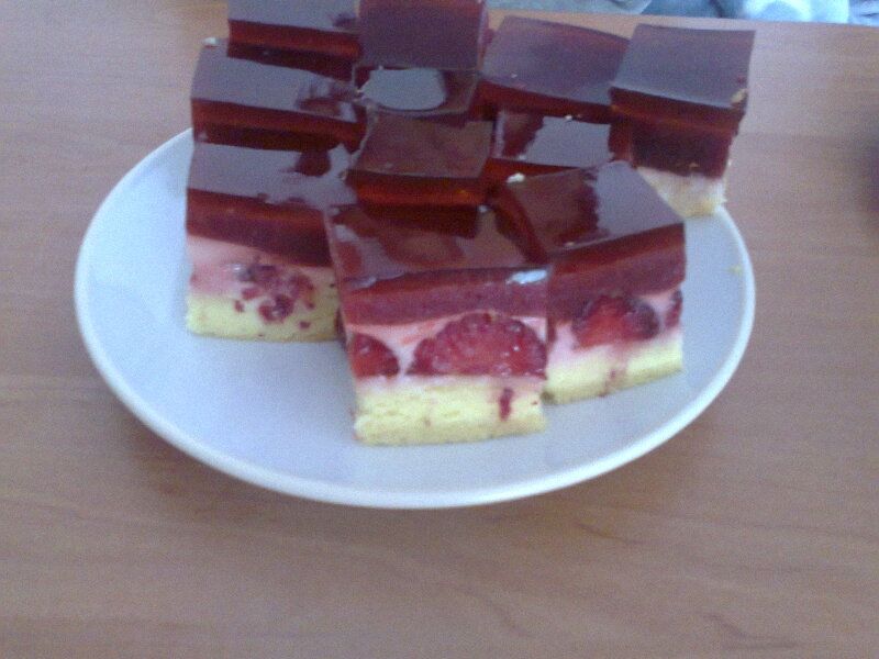 Truskawkowiec  z galaretką 