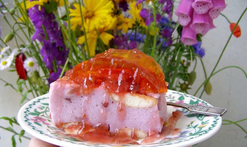 Truskawkowo-borówkowy deser na zimno.