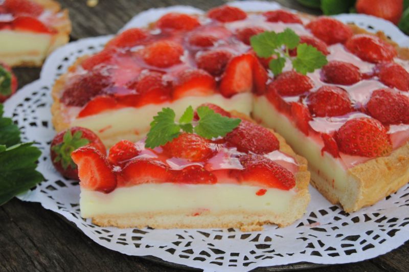 Truskawkowo-budyniowa tarta Truskawkowo-budyniowa tarta