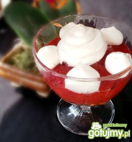 Truskawkowo-pomarańczowy deser na zimno Truskawkowo-pomarańczowy deser na zimno