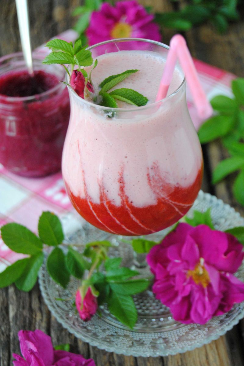 Truskawkowo- różany koktajl