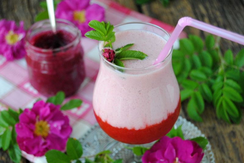 Truskawkowo- różany koktajl