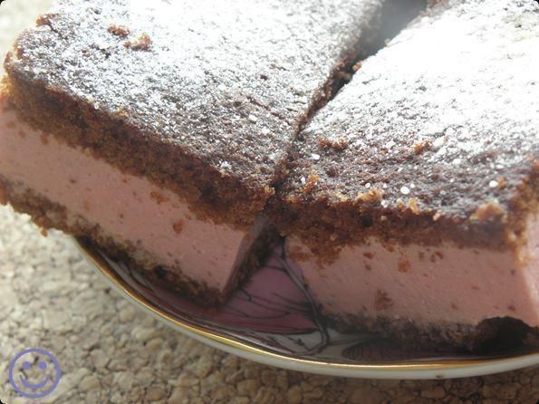 Truskawkowo-rumowa  fantazja murzynka. Truskawkowo-rumowa  fantazja murzynka.