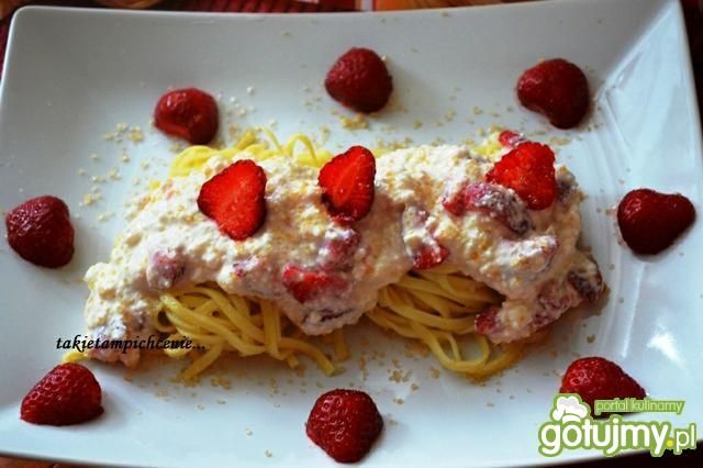 Truskawkowo serowe gniazda