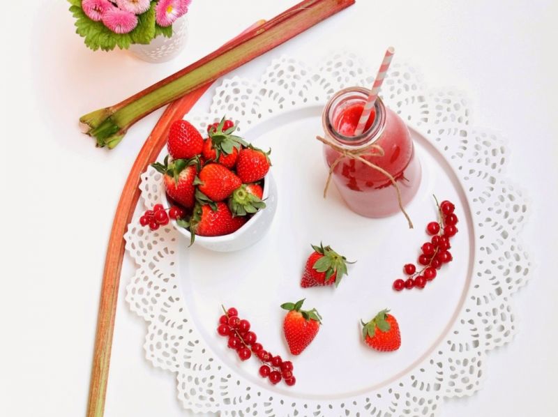 Truskawkowowo-rabarbarowo-porzeczkowe smoothies Truskawkowowo-rabarbarowo-porzeczkowe smoothies