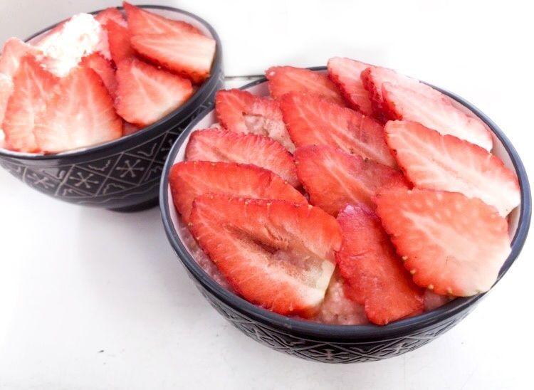 Truskawkowy budyń jaglany