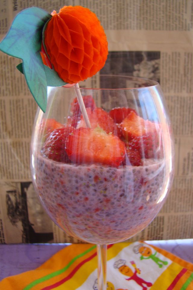 Truskawkowy deser na nasionami chia