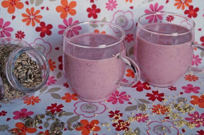 Truskawkowy koktajl jaglany z ostropestem