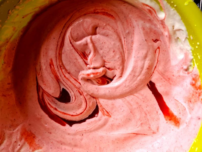 Truskawkowy krem do tortów