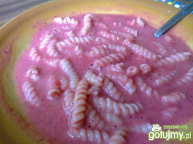 Truskawkowy makaron Truskawkowy makaron