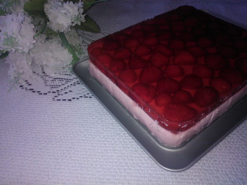 Truskawkowy sernik na zimno