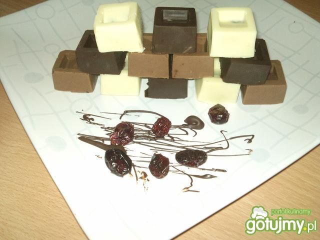 Trzykolorowe czekoladki z dodatkami Trzykolorowe czekoladki z dodatkami