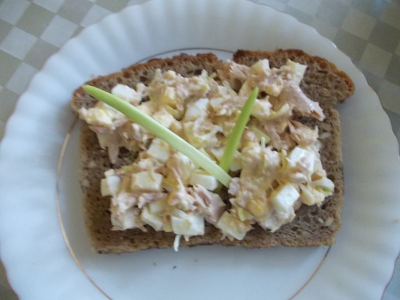 Tuńczykowa sałatka na kanapkę 