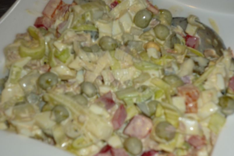 Tuńczykowa sałatka z porem