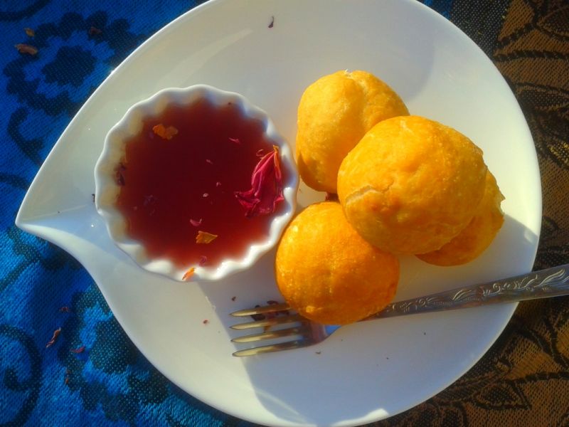 Tureckie pączki z syropem różanym Tureckie pączki z syropem różanym