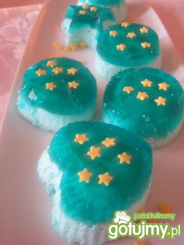 Turkusowe pianki z cukrowymi gwiazdkami Turkusowe pianki z cukrowymi gwiazdkami
