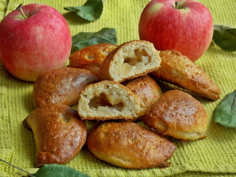 Twarogowe pierożki z jabłkami