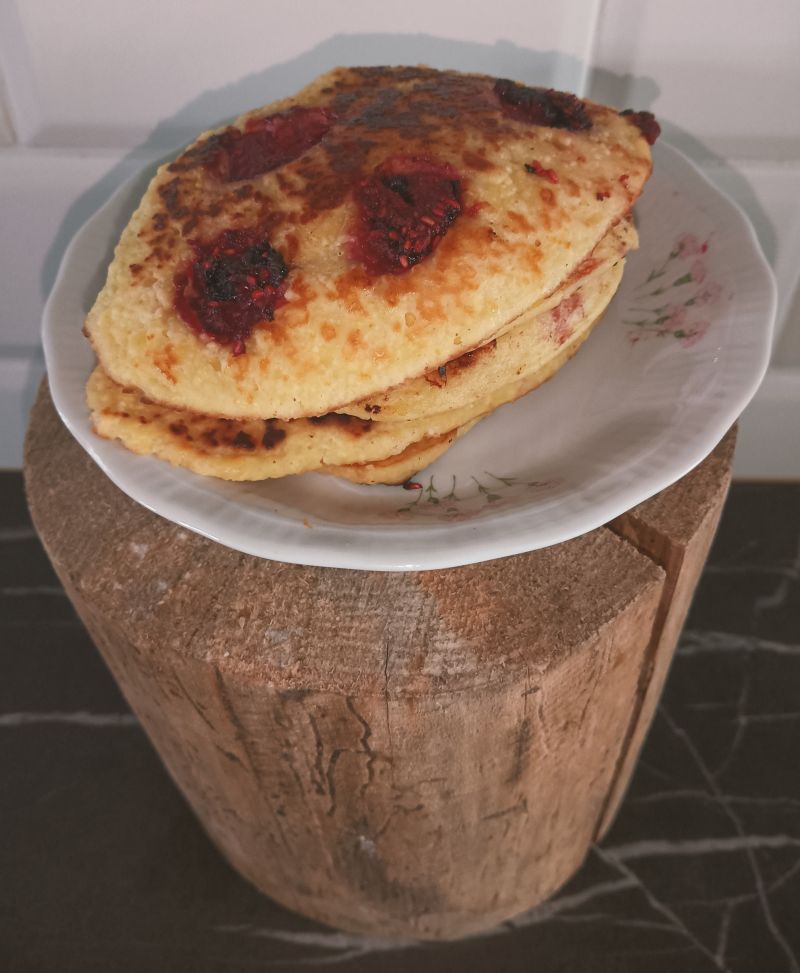 Twarogowe placki z malinami