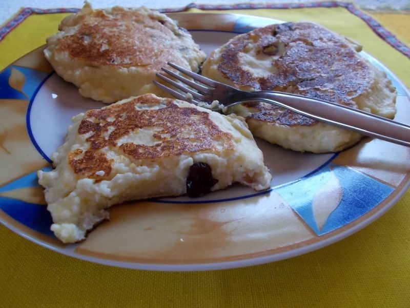 Twarogowe placki z miodem i żurawiną Twarogowe placki z miodem i żurawiną