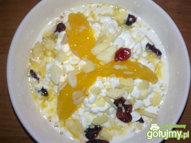 Twarożek i porcja witamin