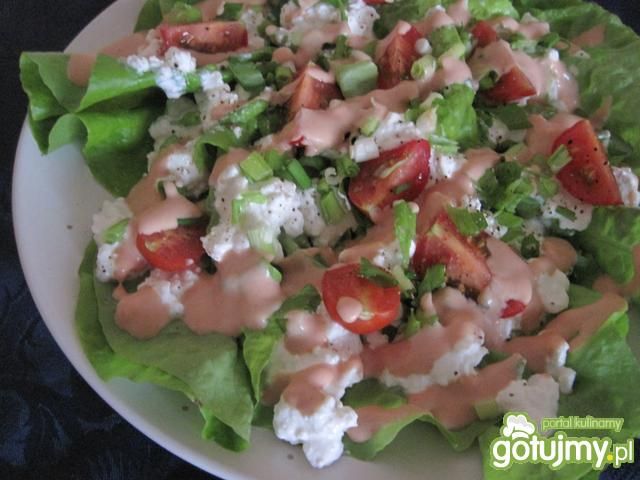 Twarożek na sałacie z sosem majonezowym Twarożek na sałacie z sosem majonezowym