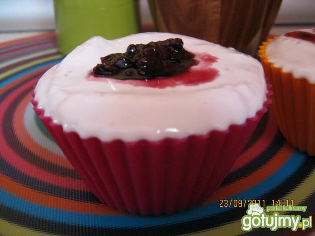 Twarożek truskawkowy.