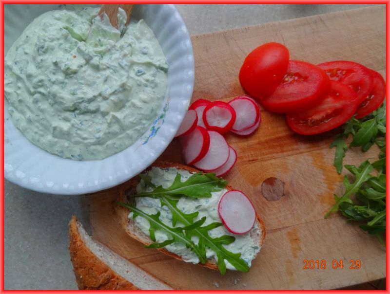 Twarożek z czosnkiem niedźwiedzim