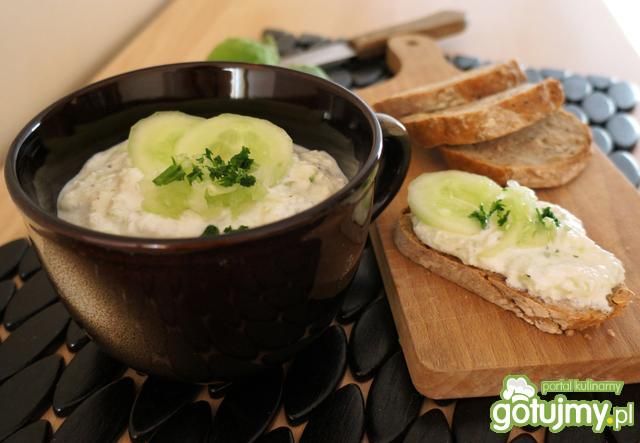 Twarożek z ogórkiem a'la tzatziki  Twarożek z ogórkiem a'la tzatziki