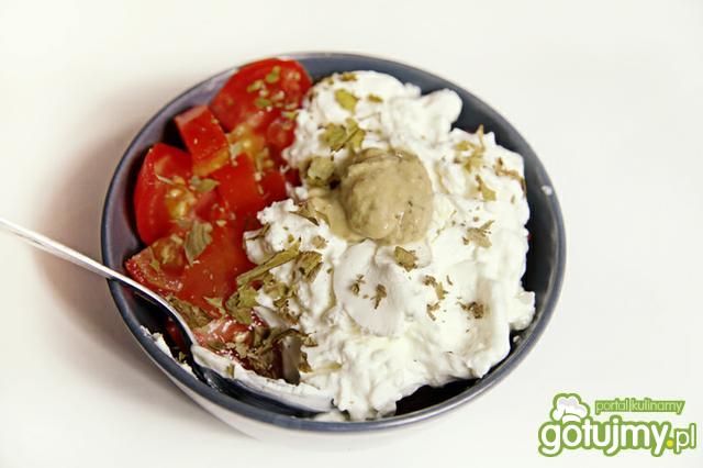 Twarożek z pomidorem i bazylią