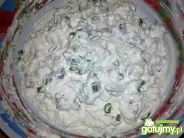 Twarożek z rzodkiewką i szczypiorkiem Twarożek z rzodkiewką i szczypiorkiem