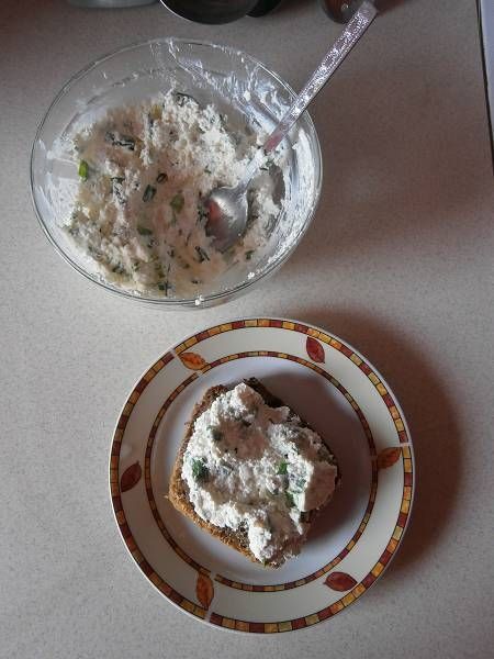 Twarożek ze szczypiorkiem i czosnkiem Twarożek ze szczypiorkiem i czosnkiem