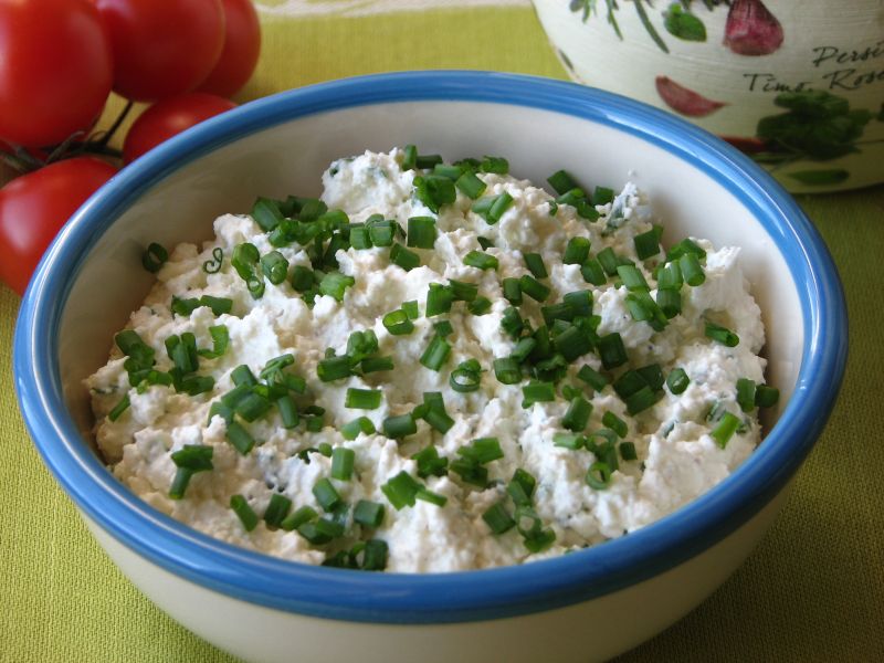 Twarożek ze szczypiorkiem i dymką Twarożek ze szczypiorkiem i dymką