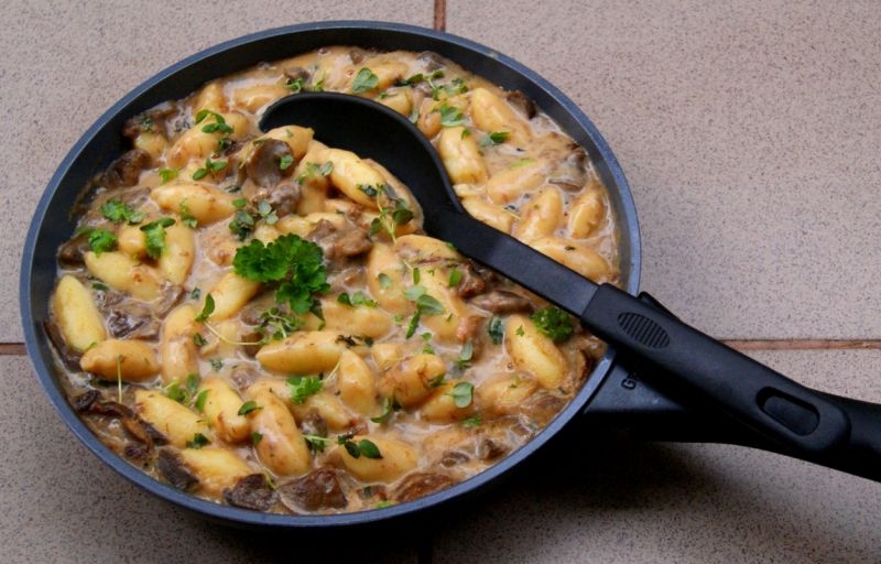 Tymiankowy sos grzybowy z duszonych grzybów  Tymiankowy sos grzybowy z duszonych grzybów