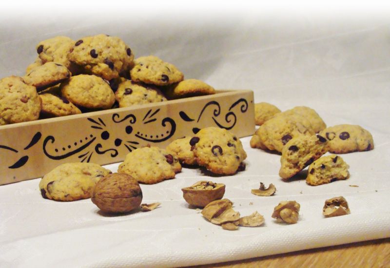 Ucierane ciasteczka z czekoladą i orzeszkami 