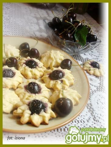 Ucierane ciasteczka z czereśniami