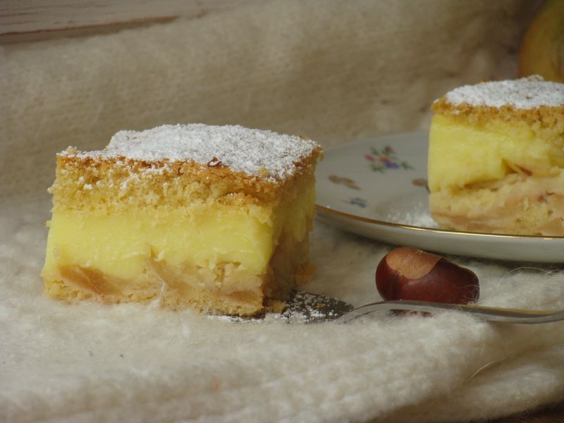 Ucierane ciasto budyniowo-jabłkowe Ucierane ciasto budyniowo-jabłkowe