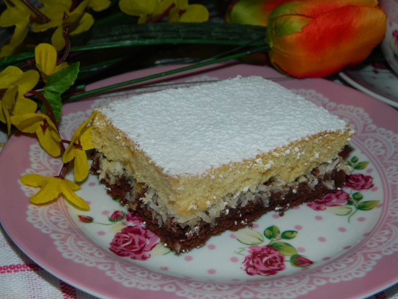 Ucierane ciasto kokosowe z rodzynkami