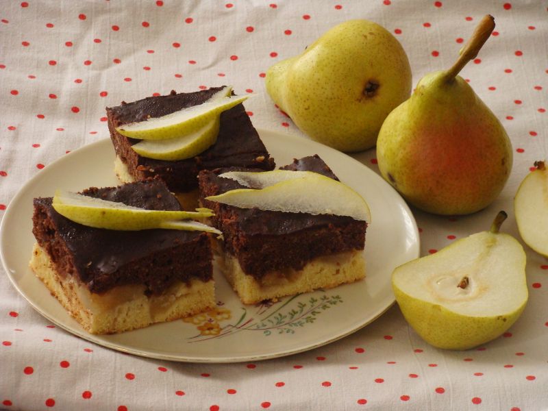 Ucierane ciasto z gruszkami