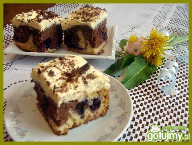 Ucierane ciasto z owocami 