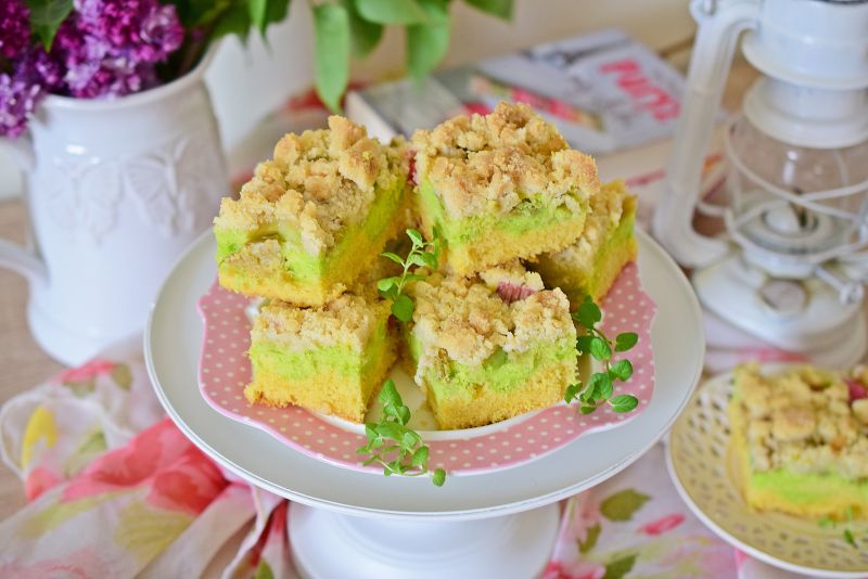 Ucierane ciasto z rabarbarem i kruszonką Ucierane ciasto z rabarbarem i kruszonką